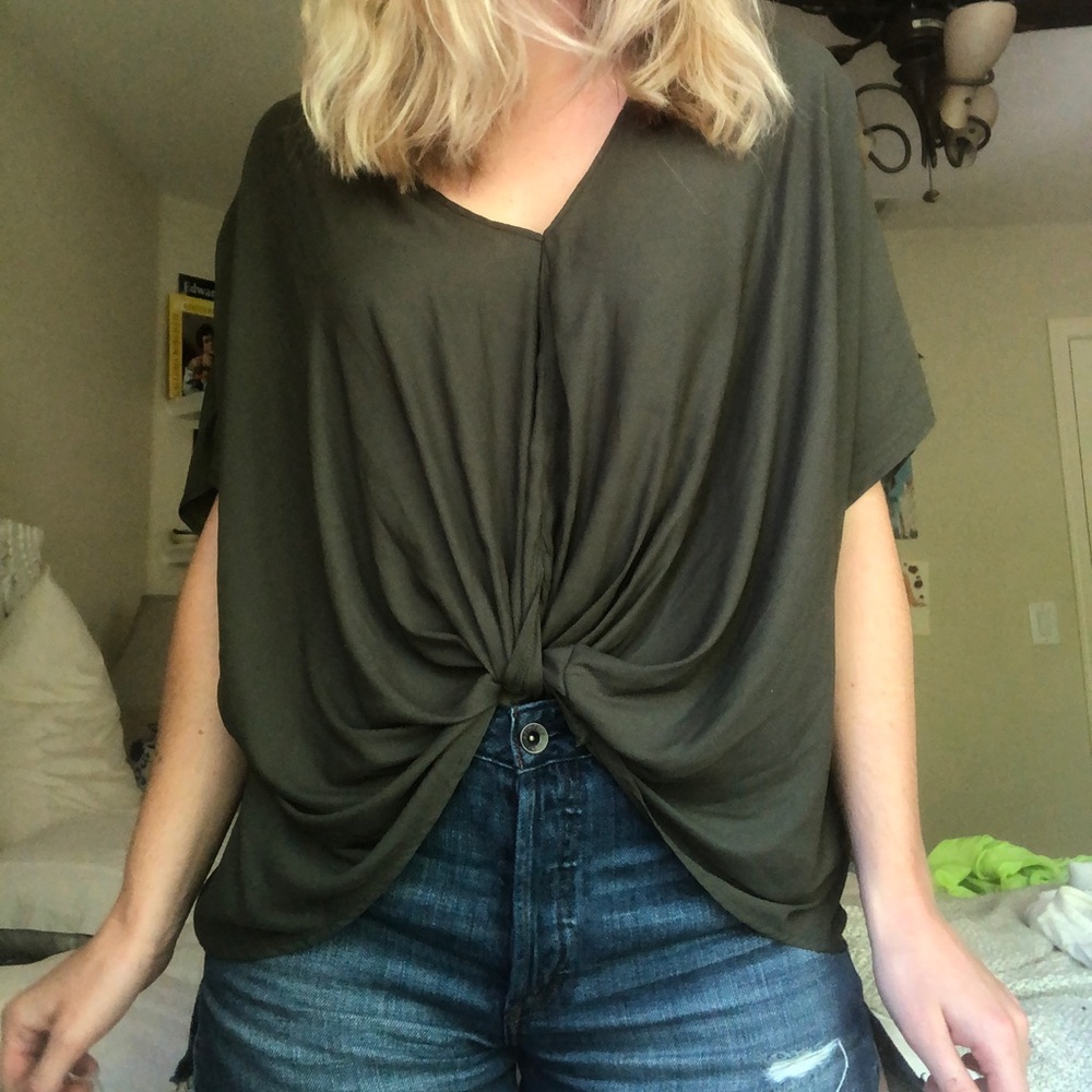 Self knotted top